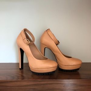Pour La Victoire Heels